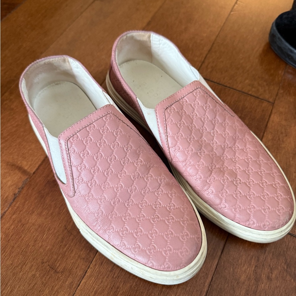 Gucci Pink Embossed Slip-On Loafers